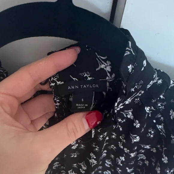 Ann Taylor Black and White Floral Blouse - Picture 2 of 4